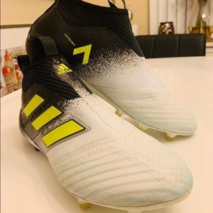 Adidas Size 8 Soccer Cleats
